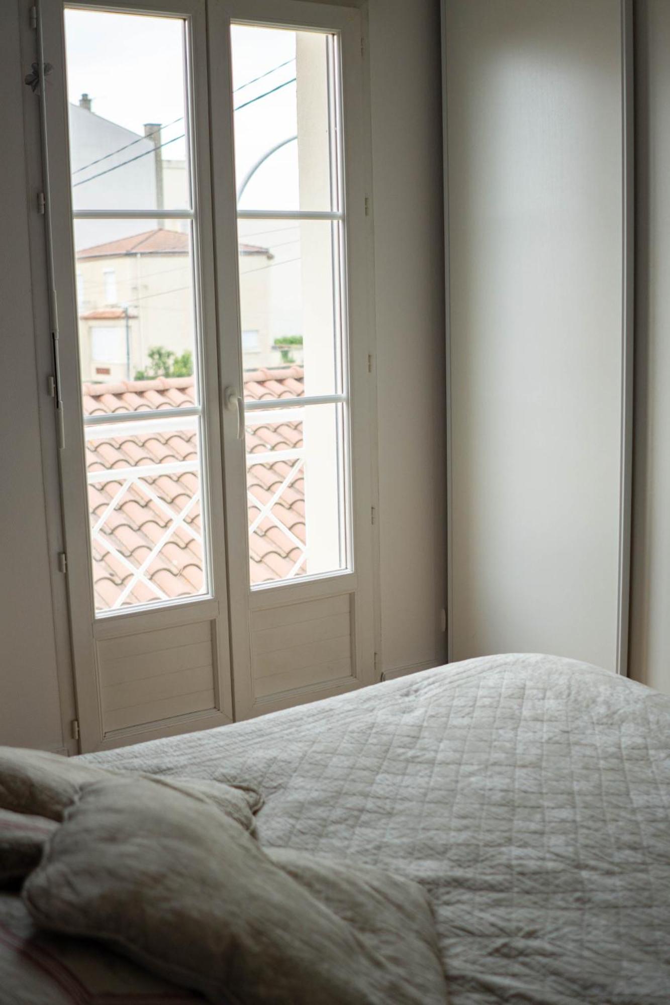 Simplicite Et Calme En Appartement A Issoire Exterior photo